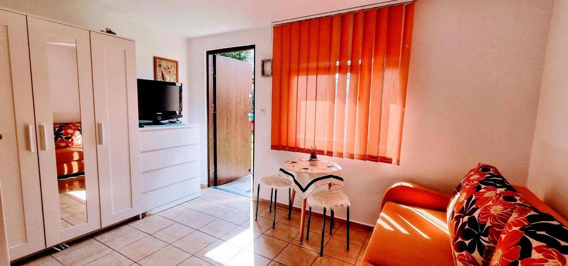 Pokoje gościnne i apartament MONIKA- 10 min do plaży, bon turystyczny Kołobrzeg 0*,  Polska